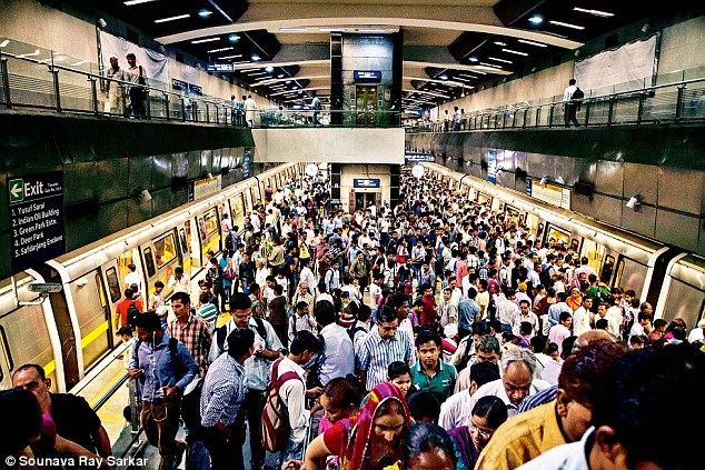 Passengers travel record broken in Delhi Metro, more than 71 lakh journeys done in a day